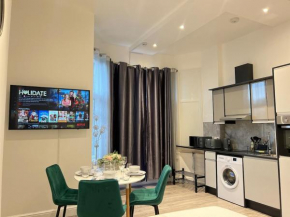 Cozy and Fully Equipped Mid-Term Stay - Free Parking Included, Ealing